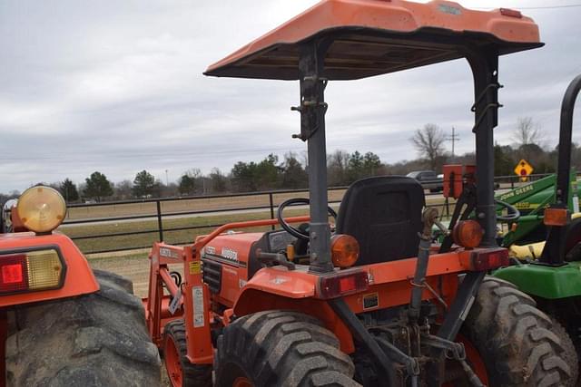 Image of Kubota B2710 equipment image 1