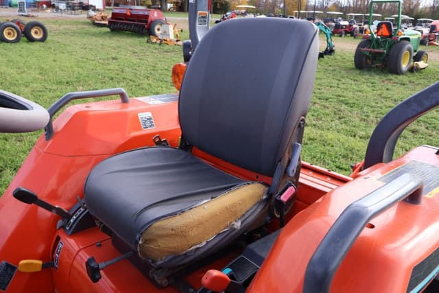 Image of Kubota L3010 equipment image 3