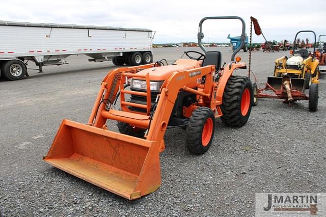 Image of Kubota L3400 equipment image 1