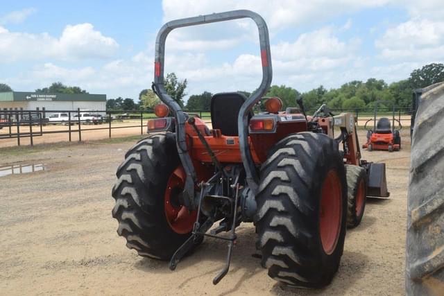 Image of Kubota L3710 equipment image 2