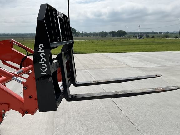 Kubota Pallet Forks Equipment Image0