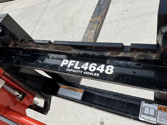 Image of Kubota Pallet Forks equipment image 4