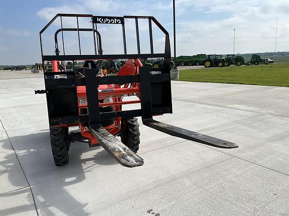 Image of Kubota Pallet Forks equipment image 3