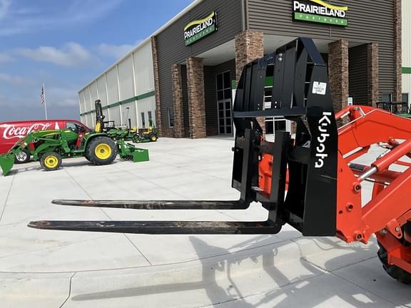 Image of Kubota Pallet Forks equipment image 2