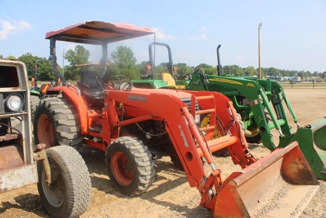 Image of Kubota L3830 equipment image 1