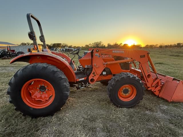 Image of Kubota M7040DT equipment image 3