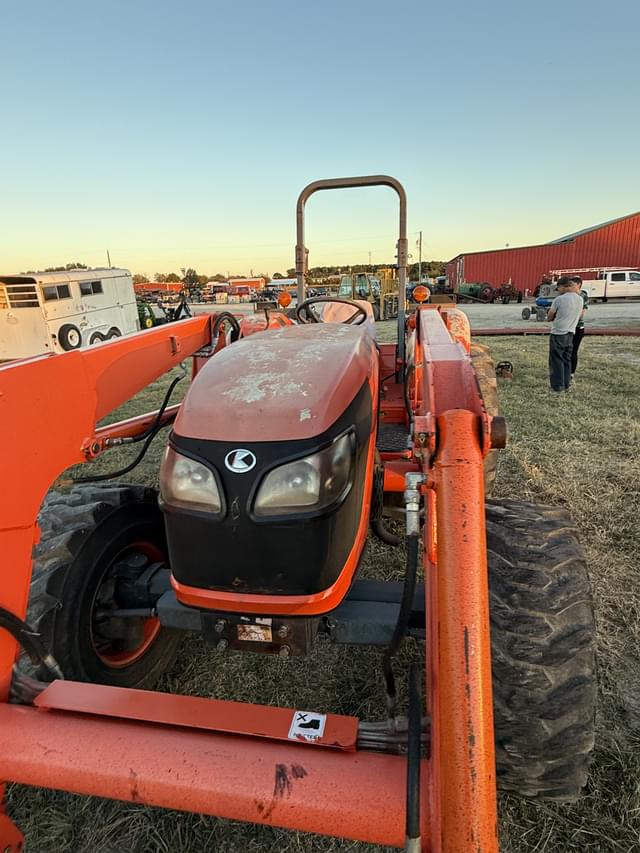 Image of Kubota M7040DT equipment image 2