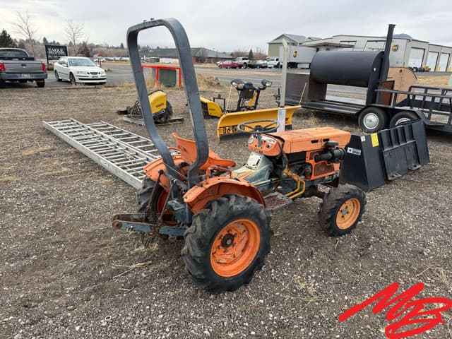 Image of Kubota B7100 equipment image 4