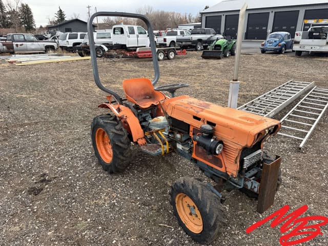 Image of Kubota B7100 equipment image 2