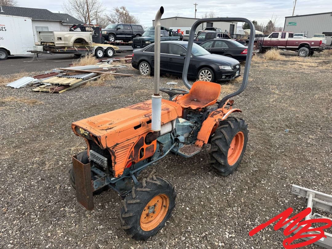 Image of Kubota B7100 Primary image