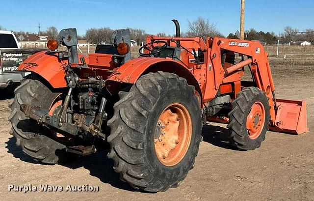 Image of Kubota M9000 equipment image 4