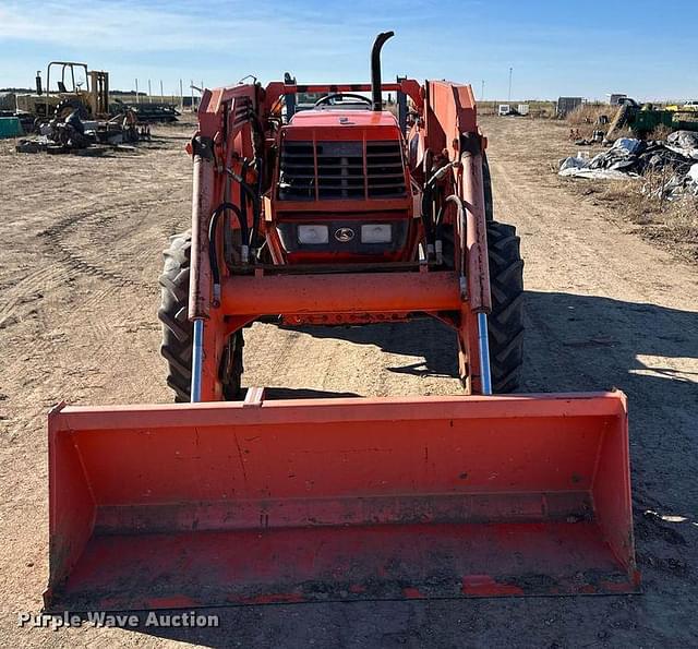 Image of Kubota M9000 equipment image 1