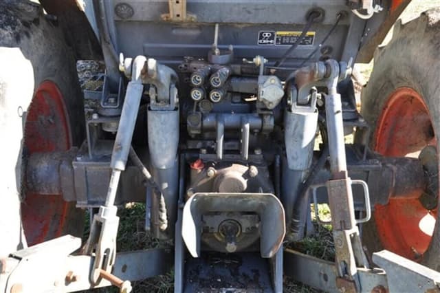 Image of Kubota M9540 equipment image 2