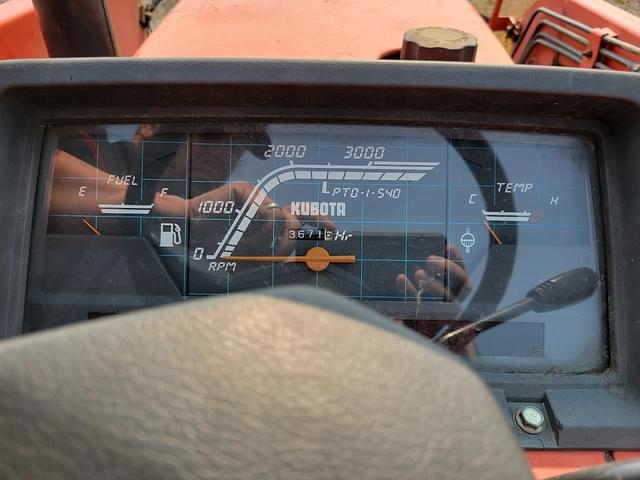 Image of Kubota B1750 equipment image 4