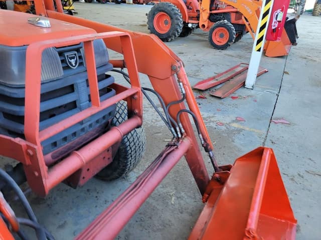 Image of Kubota B2100 equipment image 3