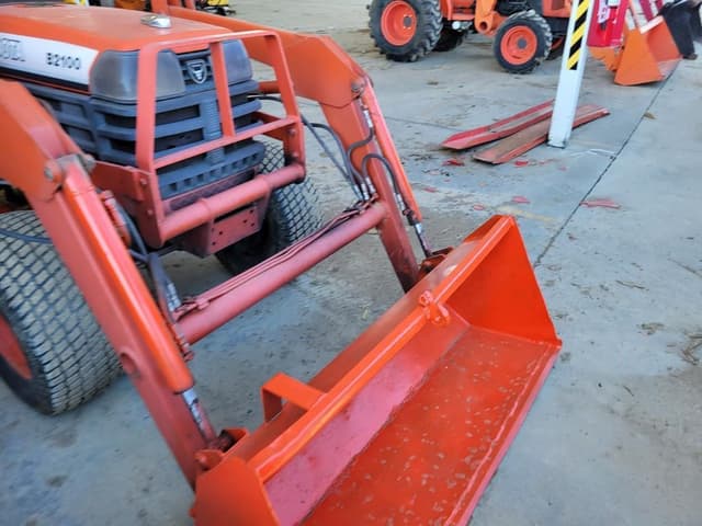 Image of Kubota B2100 equipment image 2