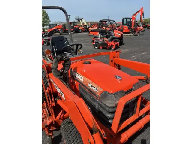 Image of Kubota B2100 equipment image 4