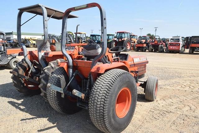 Image of Kubota B2150 equipment image 2