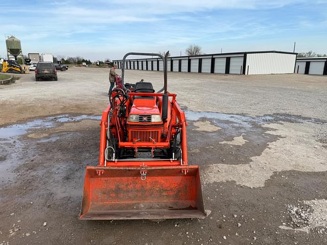 Image of Kubota B2150 equipment image 2