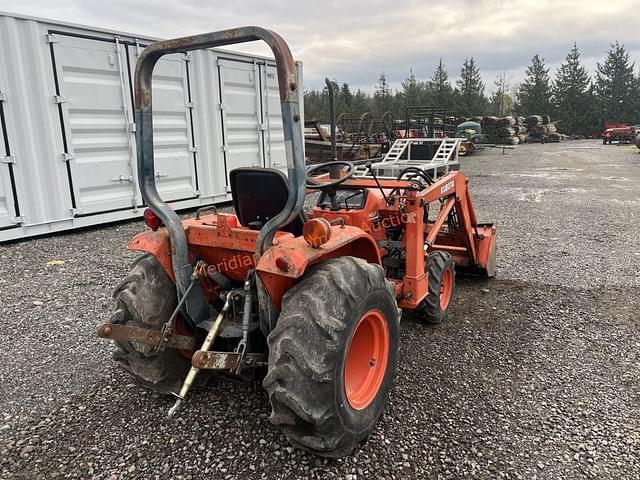 Image of Kubota B2150 equipment image 4