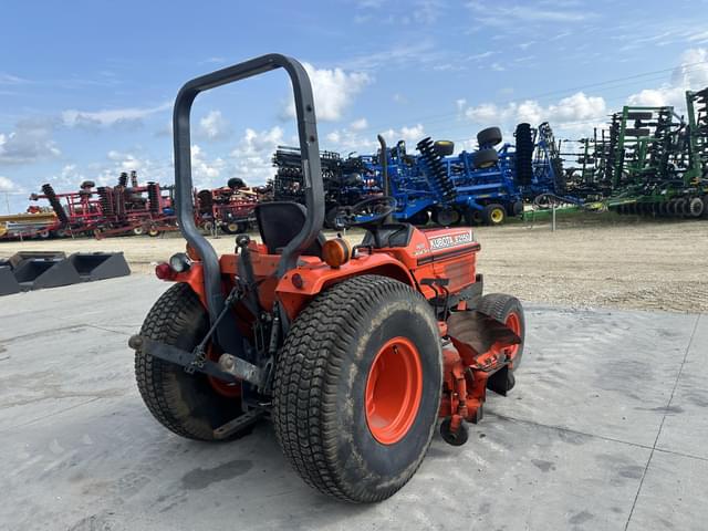 Image of Kubota B2150 equipment image 2