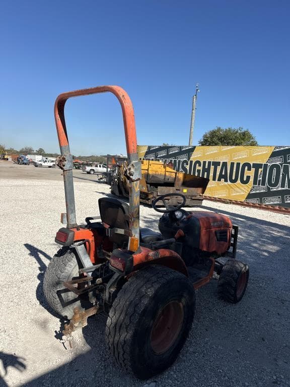 Image of Kubota B2320 equipment image 3