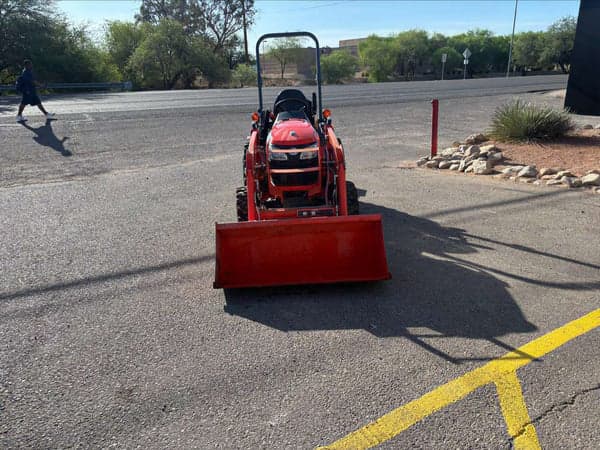 Image of Kubota B2301 equipment image 2