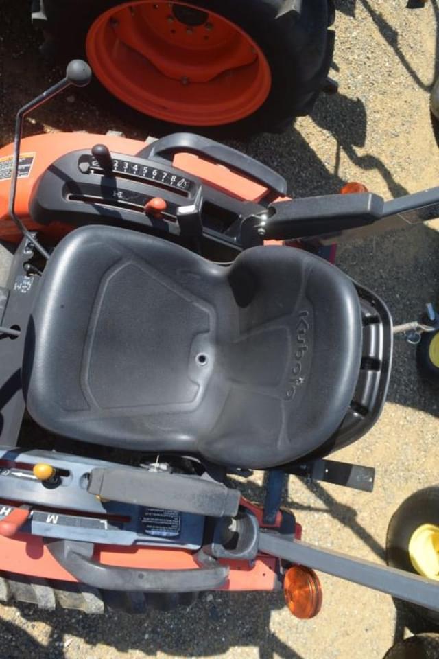 Image of Kubota B2301 equipment image 4