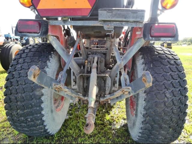 Image of Kubota B2301 equipment image 4