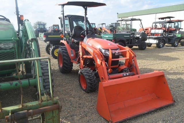 Image of Kubota B2301 equipment image 3