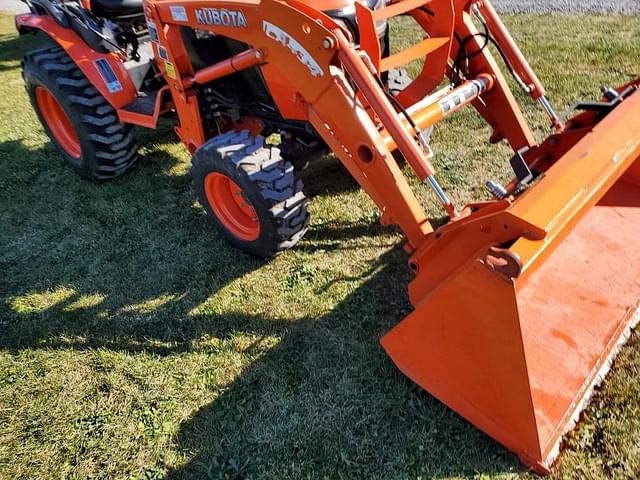 Image of Kubota B2301 equipment image 2