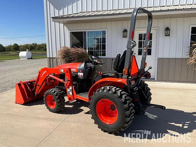 Image of Kubota B2301 equipment image 2