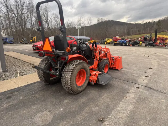 Image of Kubota B2301HSD equipment image 4