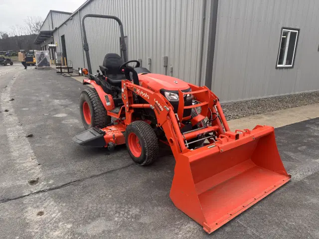 Image of Kubota B2301HSD equipment image 2