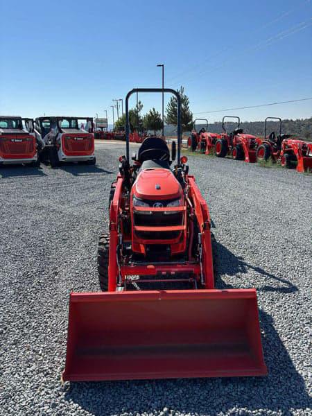 Image of Kubota B2301 equipment image 2