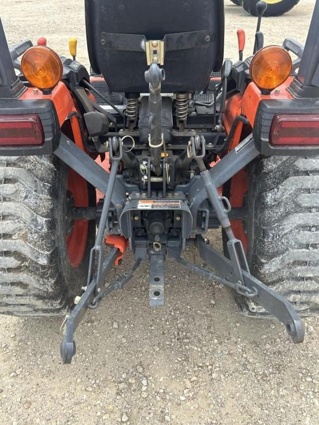 Image of Kubota B2320 equipment image 3