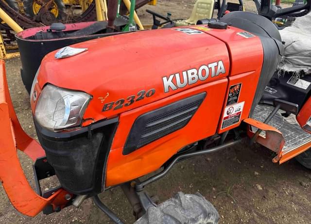 Image of Kubota B2320 equipment image 2
