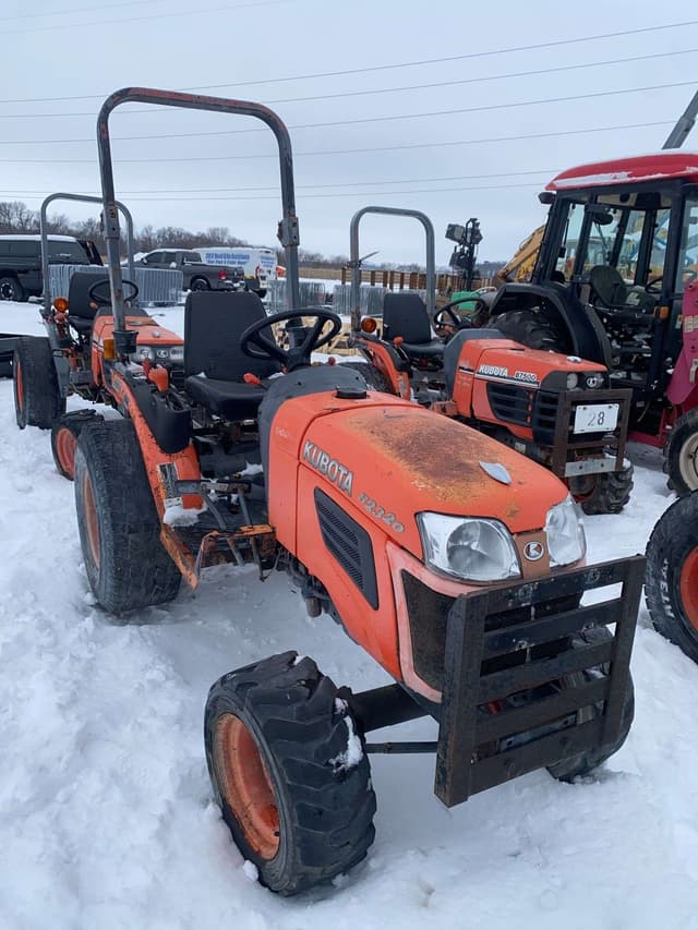 Image of Kubota B2320 equipment image 2