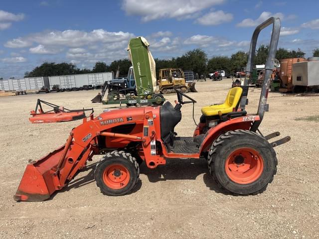 Image of Kubota B2320 equipment image 1