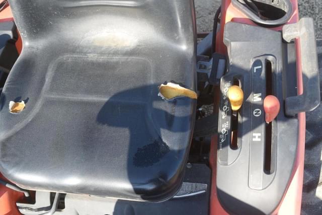 Image of Kubota B2320 equipment image 4