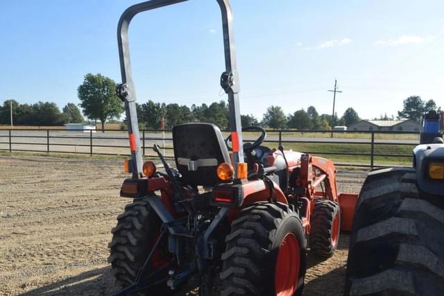 Image of Kubota B2320 equipment image 2