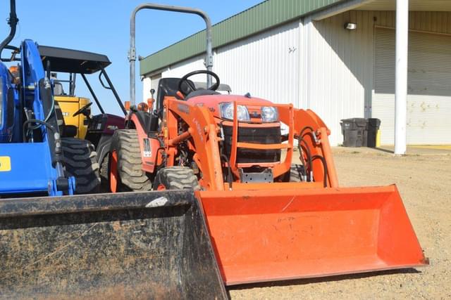 Image of Kubota B2320 equipment image 3