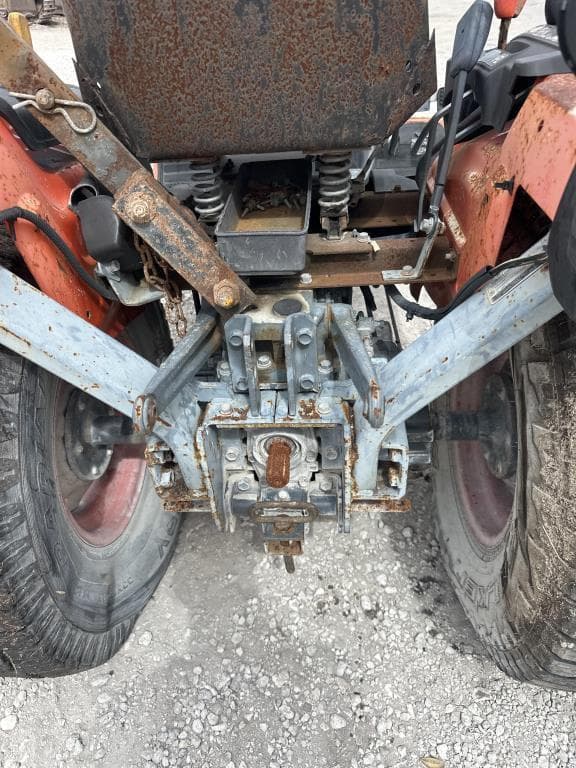 Image of Kubota B2320 equipment image 2