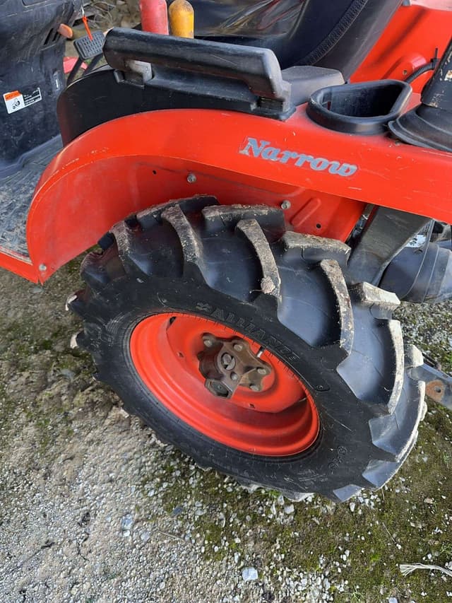Image of Kubota B2320 equipment image 2
