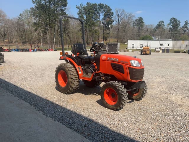 Image of Kubota B2320 equipment image 2