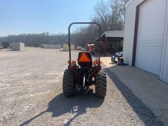 Image of Kubota B2320 equipment image 4