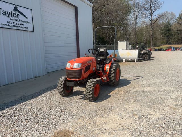 Image of Kubota B2320 equipment image 1