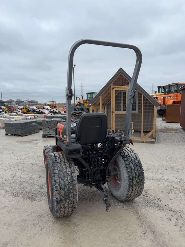 Image of Kubota B2320 equipment image 4