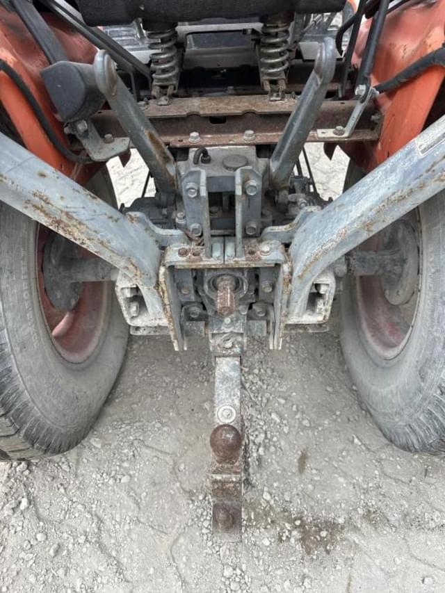 Image of Kubota B2320 equipment image 2