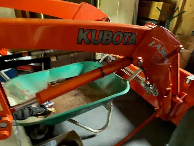Image of Kubota B2320HSD equipment image 4